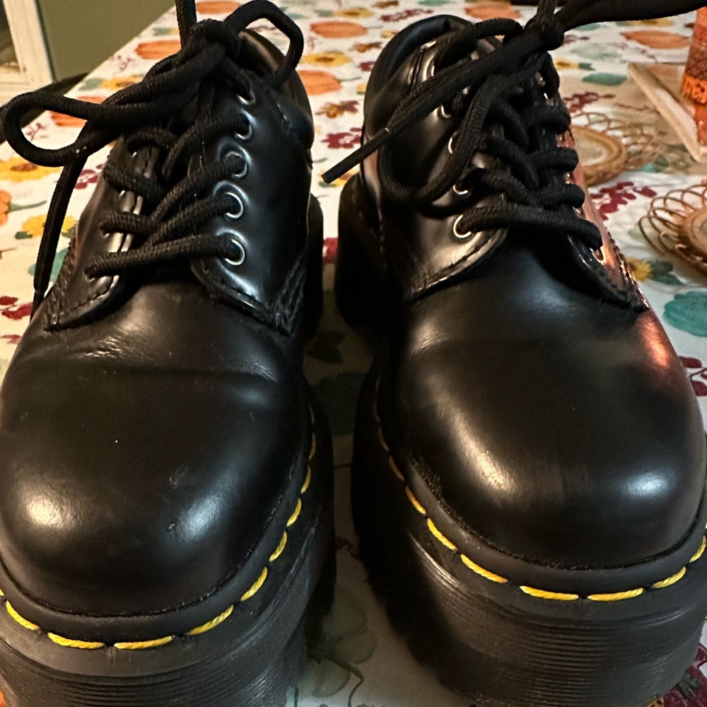 DR MARTENS 8053 Black Shiny Leather Platform Casual Shoes Size 6 LNC EUC - Picture 4 of 12